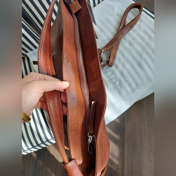 Tano Messenger Bag/Crossbody Rich Italian Pull Up Leather - Picture 11 of 16